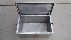 lot 15 image: Vintage 7up Cooler