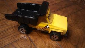 lot 52 image: Tonka Tilt Dump Truck
