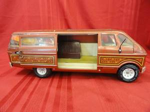 lot 45 image: 1970s to 1973 Tonka Brown Skyline Conversion Van