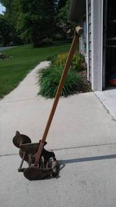 lot 53 image: Vintage Lawn Edger