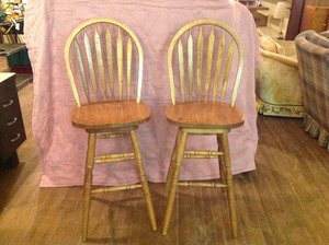 2 Swivel Bar Stools