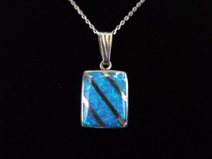 lot 5 image: .925 Sterling Silver Inlayed Opal Pendant Necklace