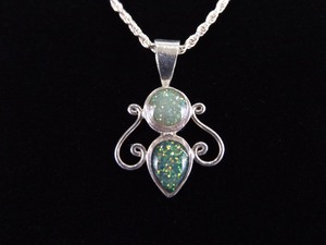 lot 13 image: .925 Sterling Silver Green Goldstone Cabochons Pendant Necklace