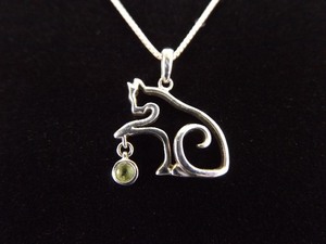 lot 17 image: .925 Sterling Silver Peridot Kitty Cat Pendant Necklace