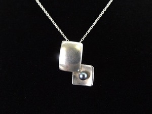lot 26 image: .925 Sterling Silver Black Pearl Pendant Necklace