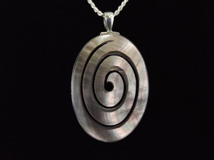lot 27 image: .925 Sterling Silver Large Carved Black Abalone Pearl Pendant Necklace