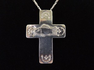 lot 32 image: .925 Sterling Silver Christian Cross Pendant Necklace