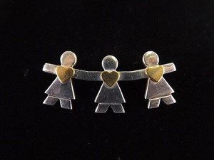 lot 43 image: .925 Sterling Silver Friendship Heart Brooch