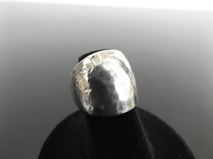 lot 73 image: .925 Sterling Silver Hand Hammered Band Ring Size 4.75