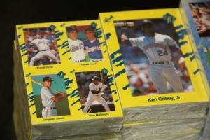 lot 20 image: Lot of Classic Complete Sets  14 Sets