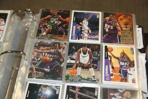 lot 31 image: Large Mixed Sports Cards Lot