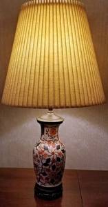 lot 13 image: Imari Style Ginger Jar Table Lamp