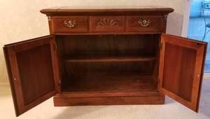 lot 15 image: Traditional Cherry Buffet Server Cabinet