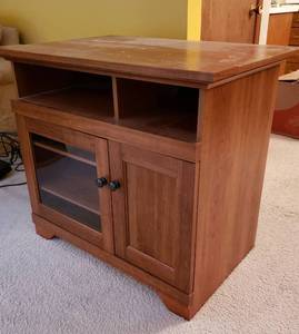 lot 17 image: Mission Prairie Component Cabinet