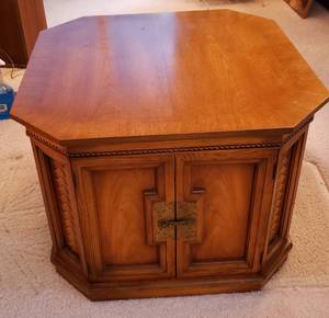 lot 51 image: Retro Octagon Side Table
