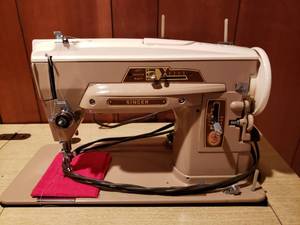lot 64 image: Singer Sewing Machine and Notions