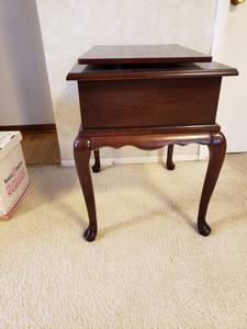 lot 55 image: Mahogany Swivel Top Table
