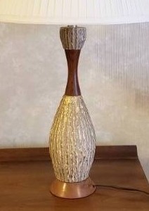 lot 11 image: Vintage Retro Bowling Pin Table Lamp