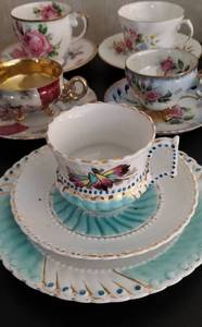 lot 34 image: Lot of 5 Tea Cups and Saucers