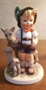 lot 40 image: Lot of 2 Hummel Figurines