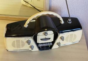 lot 26 image: Cicena Classic Retro Inspired Radio