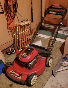 lot 59 image: Toro Recycler Electric Start Lawn Mower 22