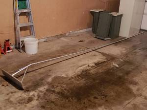 lot 60 image: Roof Rake