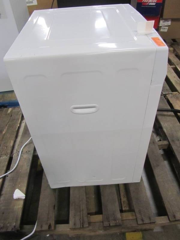 lot 122 image: Magic Chef Compact 3.5 cu. ft. Electric Dryer in White MCSDRY35W