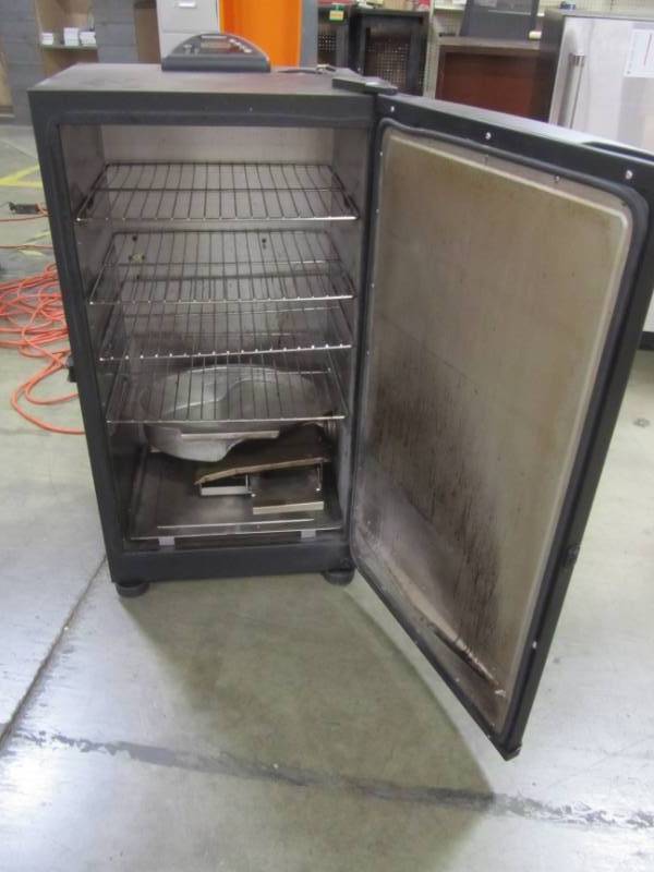 lot 54 image: Masterbuilt Pro Mes 130B Digital Electric Smoker MB26071317