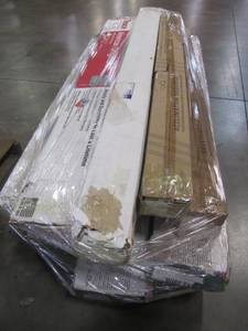 lot 17 image: MIXED PALLET OF FLOORING