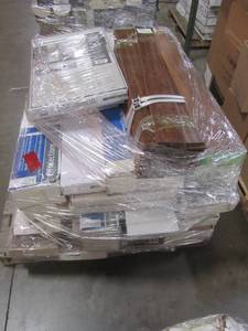 lot 42 image: MIXED PALLET OF FLOORING