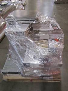 lot 132 image: MIXED PALLET OF FLOORING