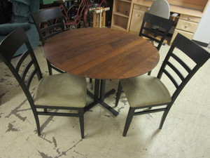 lot 102 image: ROOM & BOARD WOOD DINING CHAIRS AND CONTEMPORARY TABLE