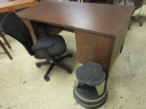 lot 103 image: BILTRITE WOOD DESK, ADJUSTABLE OFFICE CHAIR, KIK-STEP FOOTSTOOL