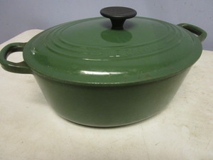 lot 112 image: LE CREUSET OVAL DUTCH OVEN