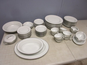 lot 117 image: NORITAKE BUCKINGHAM 76-PIECE CHINA SET