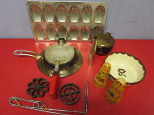 lot 138 image: NORDIC WARE SCANDINAVIAN KRUMKAKE IRON, OTHER SCANDINAVIAN WARES