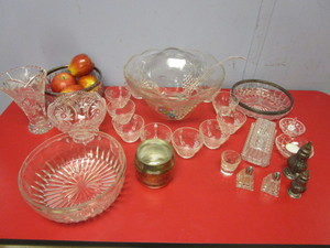 lot 140 image: DECORATIVE GLASSWARE, BOWLS, PUNCH BOWL WITH GLASSES, SALT SHAKERS, BUTTER DISH, MORE