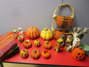 lot 159 image: THANKSGIVING, HALLOWEEN, FALL DECOR, FITZ & FLOYD, PUMPKINS, FIGURINES, CANDLES, MORE