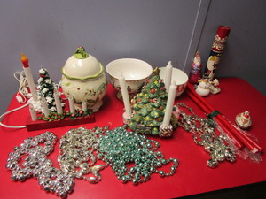 lot 167 image: FITZ & FLOYD CHRISTMAS TREE CANDLE HOLDER, TRACY PORTER HOLIDAY BOWL, MORE