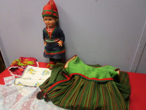 lot 169 image: VINTAGE SCANDINAVIAN DOLL,  TRADITIONAL HANDMADE SCANDINAVIAN DRESS, BONNET, APRON, MORE