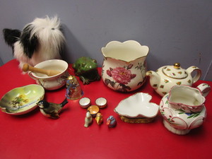 lot 172 image: SMITHSONIAN COLLECTION GOEBEL VASE, OTHER DECOR