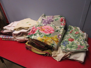 lot 174 image: ASSORTED FABRIC, LINENS, TOWELS, MORE