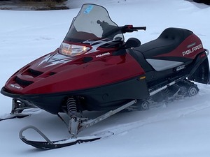 lot 1 image: 2003 Polaris Indy Classic 700