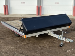 lot 6 image: 2002 Floe Versa-Max Express Aluminum Snowmobile Trailer