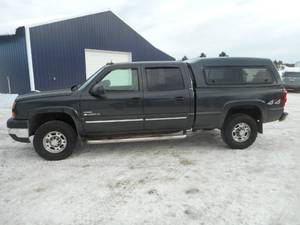 lot 2 image: 2005 Chevy Silverado 2500 HD LT Diesel 4x4