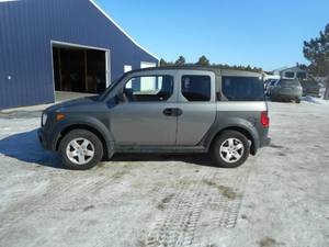 lot 4 image: 2005 Honda Element EX