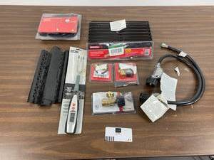 lot 11 image: Lot of Grill Accessories - UNIVERSALE, Hoses, Regulator, Valve, MORE
