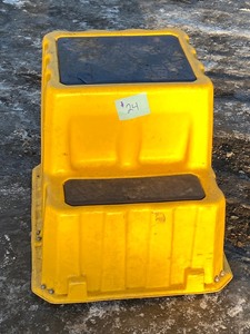 lot 24 image: Commercial 12-Riser Double-Step