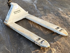 lot 20 image: Strongway Pallet Jack